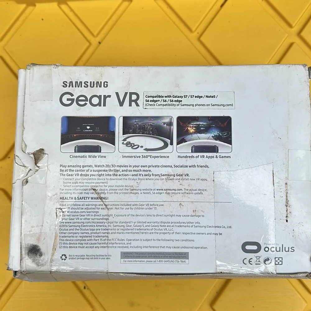 Samsung Gear VR powered by oculus Compatible with: Samsung Galaxy S7 etc. 2016